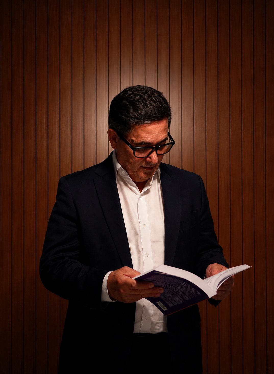 Geraldo Veroneze analisando em conjunto a situação familiar, patrimonial e empresarial de um caso